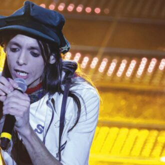 Copertina di Carlo Verdone: “Lucio Corsi è un cantautore di razza. E sfida la violenza della trap”