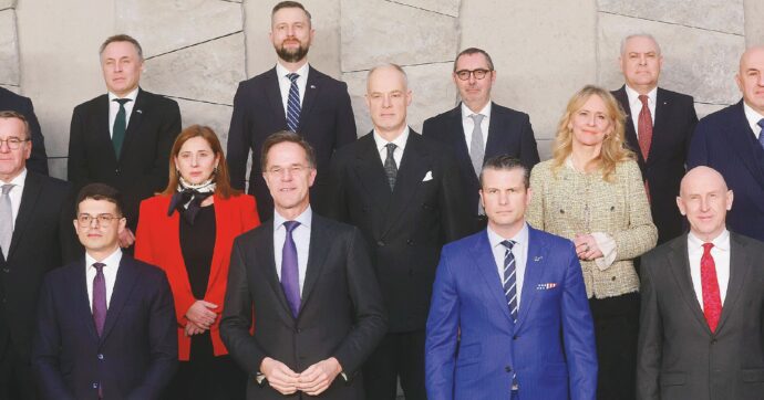 Nato,  Hegseth avvisa gli alleati: “È Trump a gestire il negoziato”