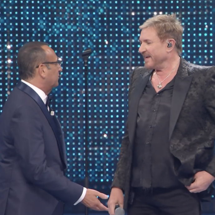 “You’re just like Carlo Conti”: l’incredibile gaffe del traduttore dei Duran Duran a Sanremo 2025. Ecco cosa ha detto