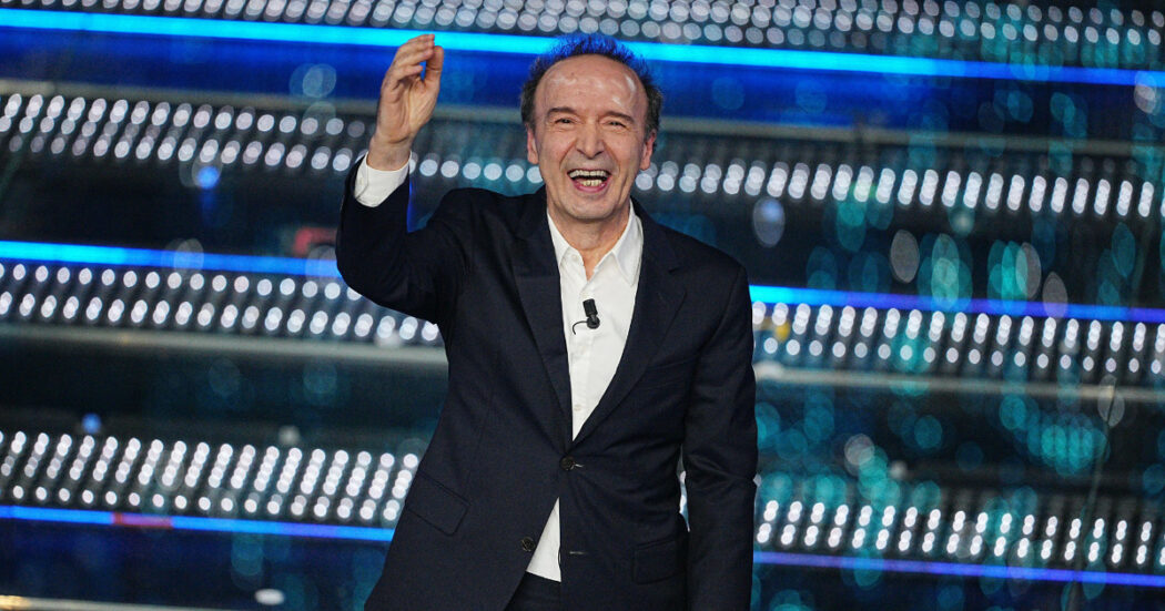 Sanremo 2025, Benigni show: “Carlo, hai paralizzato l’Italia, dovresti fare il ministro dei trasporti. Ho detto ‘Bella Ciao’, è successo un casino”