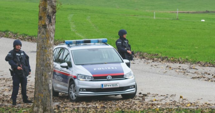 Austria, accoltella 5 passanti: un morto
