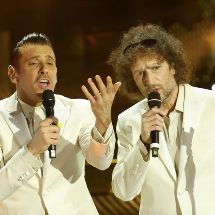 Sanremo 2025, “il cantante non ha voce”: problemi per Tricarico durante l’esibizione con Gabbani. Cosa è accaduto