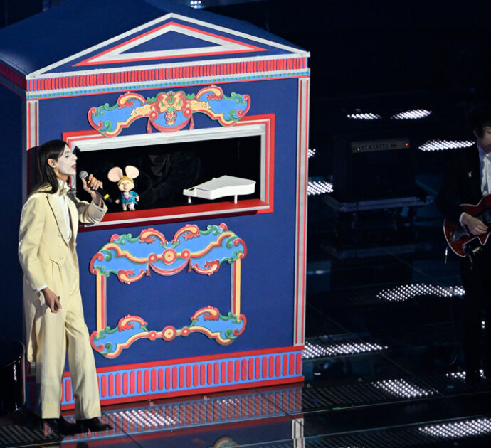 Sanremo 2025 – Impossibile proporre una nuova versione di ‘Volare’ a meno di un colpo di genio. E così è stato