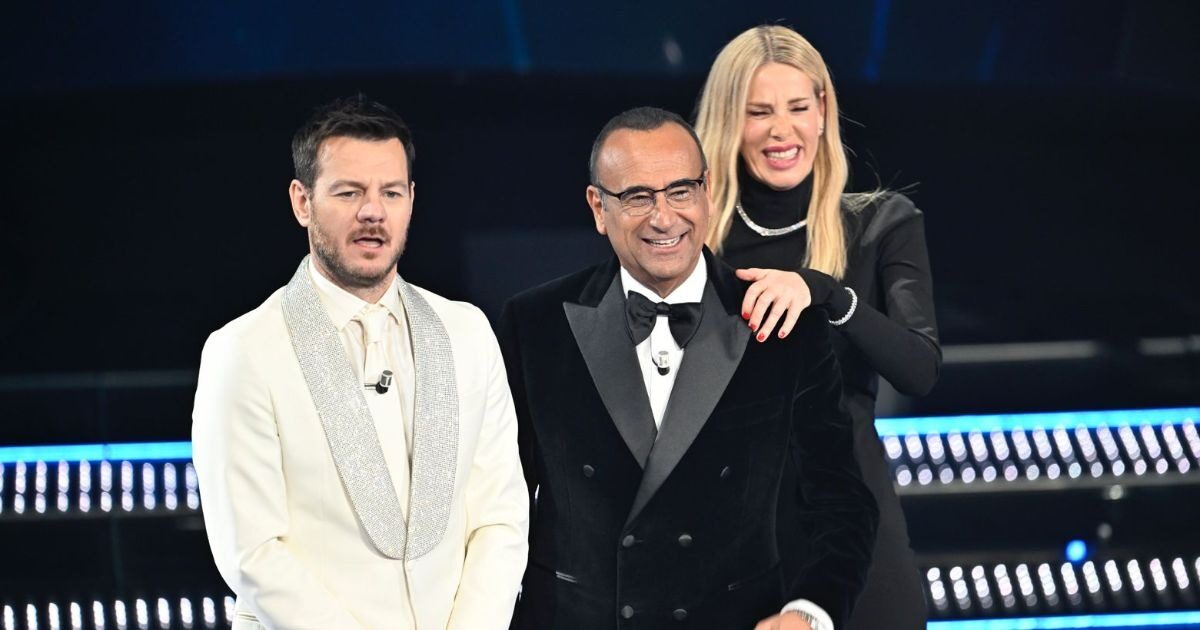 “Il manager di Alessia Marcuzzi furioso per la figuraccia a Sanremo”. E spunta il nome del ‘suggeritore’ della conduttrice