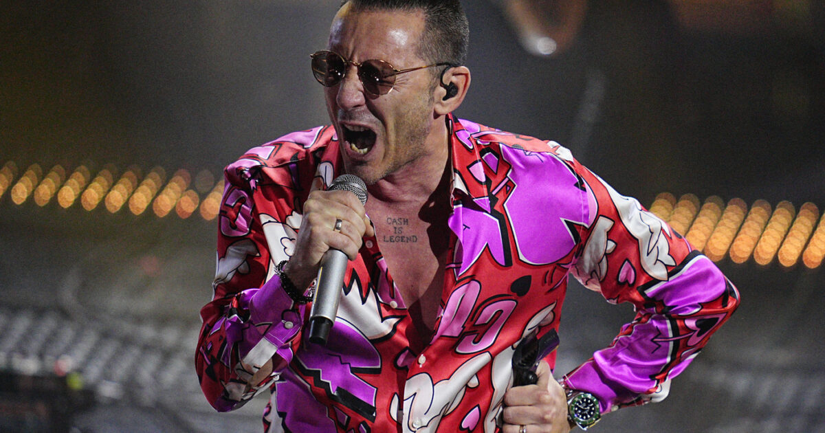 “Ero in crisi e volevo ritirarmi, ma poi Carlo Conti mi ha scritto quel messaggio…”: le rivelazioni di Kekko dei Modà