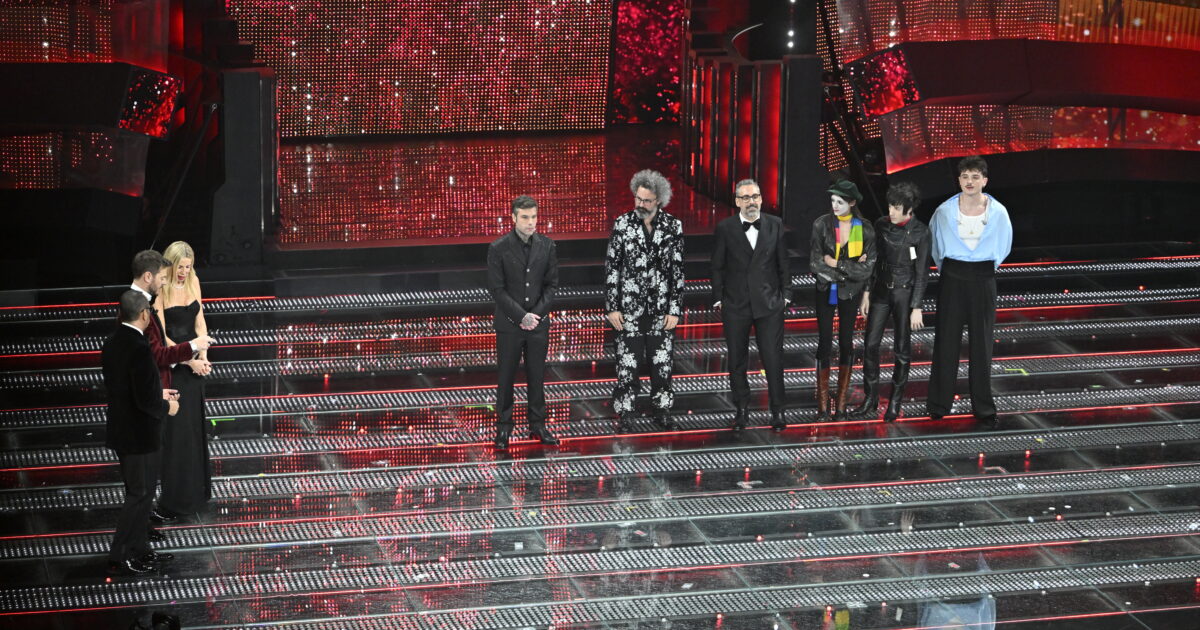 Sanremo 2025, la classifica finale e tutti i premi assegnati: Marcella Bella ultima, il premio della Critica a Lucio Corsi e quello della Sala Stampa a Cristicchi