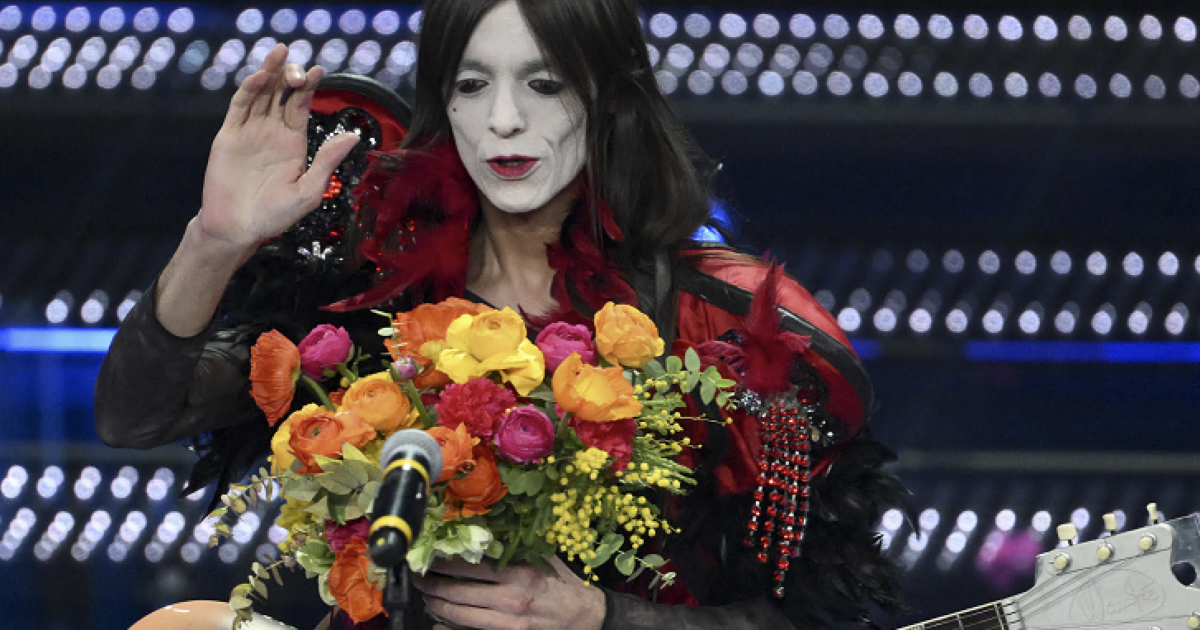 Lucio Corsi modello per Gucci: spuntano le immagini del suo passato in passerella con Alessandro Michele