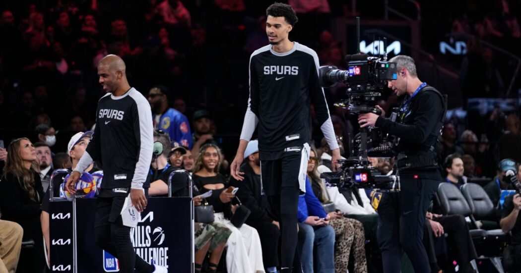 Nba, spettacolo penoso all’All Star Game: Wembanyama e Paul provano a barare, fischiati e squalificati – Video