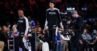 Copertina di Nba, spettacolo penoso all’All Star Game: Wembanyama e Paul provano a barare, fischiati e squalificati – Video