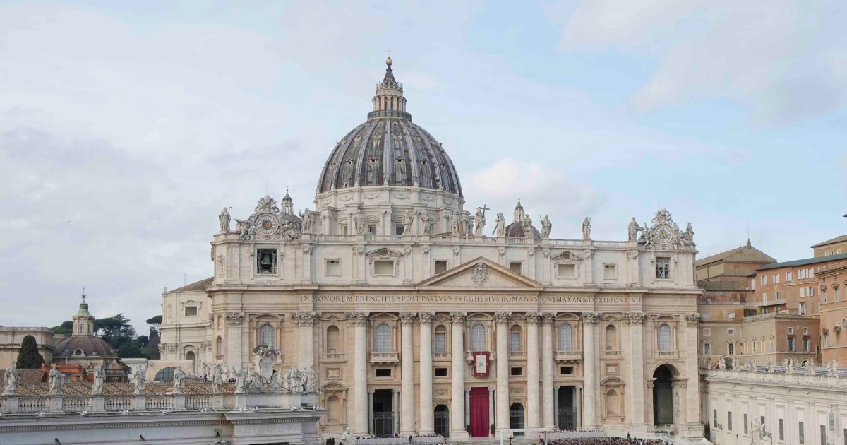 Conclave, la diretta da Piazza San Pietro e sul camino della Cappella Sistina – Video da ilfattoquotidiano.it Conclave, la diretta da Piazza San Pietro e sul camino della Cappella Sistina – Video