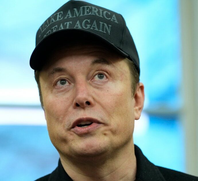 L’ultima di Musk: “Intelligenza artificiale allenata con la spazzatura. Useremo Grok per riscrivere la conoscenza”