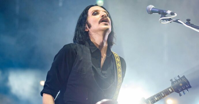 Brian Molko a processo per gli insulti a Meloni