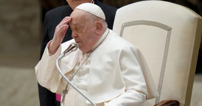 “La polmonite non guarisce”. Timori per la salute del Papa