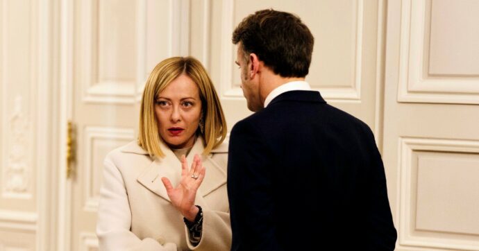 Sui soldati e su Trump Meloni fa l’anti-Macron. Salvini tenta il blitz Usa