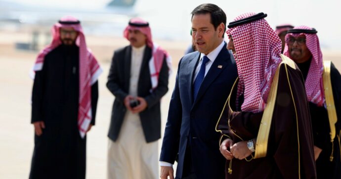 Pace di Riad, Zelensky: “Non accettiamo l’esito”