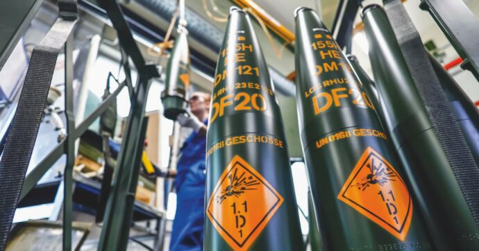 Nato, aumentare il budget affonderà i conti pubblici: il deficit può raddoppiare