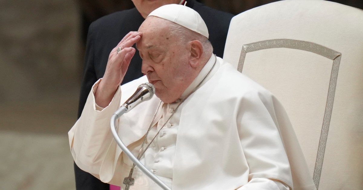 Papa Francesco ha avuto una nuova crisi di broncospasmo che “ha determinato un rapido peggioramento del quadro respiratorio”