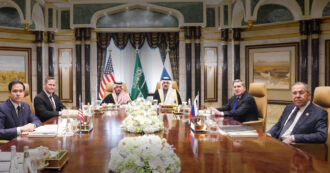 Copertina di Ucraina, a Riad piano in 3 fasi: Zelensky “rimandato”. Lavrov: “Ora ragioni”