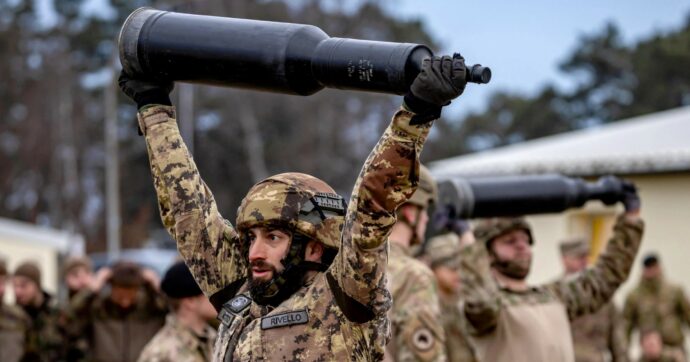 Ucraina, atlantisti in lutto: “La Ue si riarmi, non finisca così”