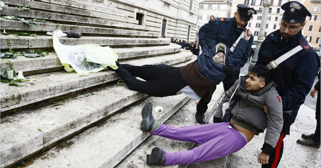 Scarti alimentari a Montecitorio, Ultima Generazione: “Oggi vogliamo parlare di cibo e inflazione. E aiutare le persone, adesso”