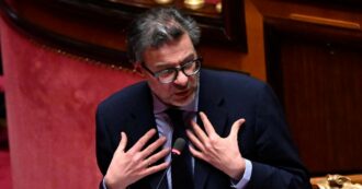 Copertina di La destra ora litiga a colpi di chat