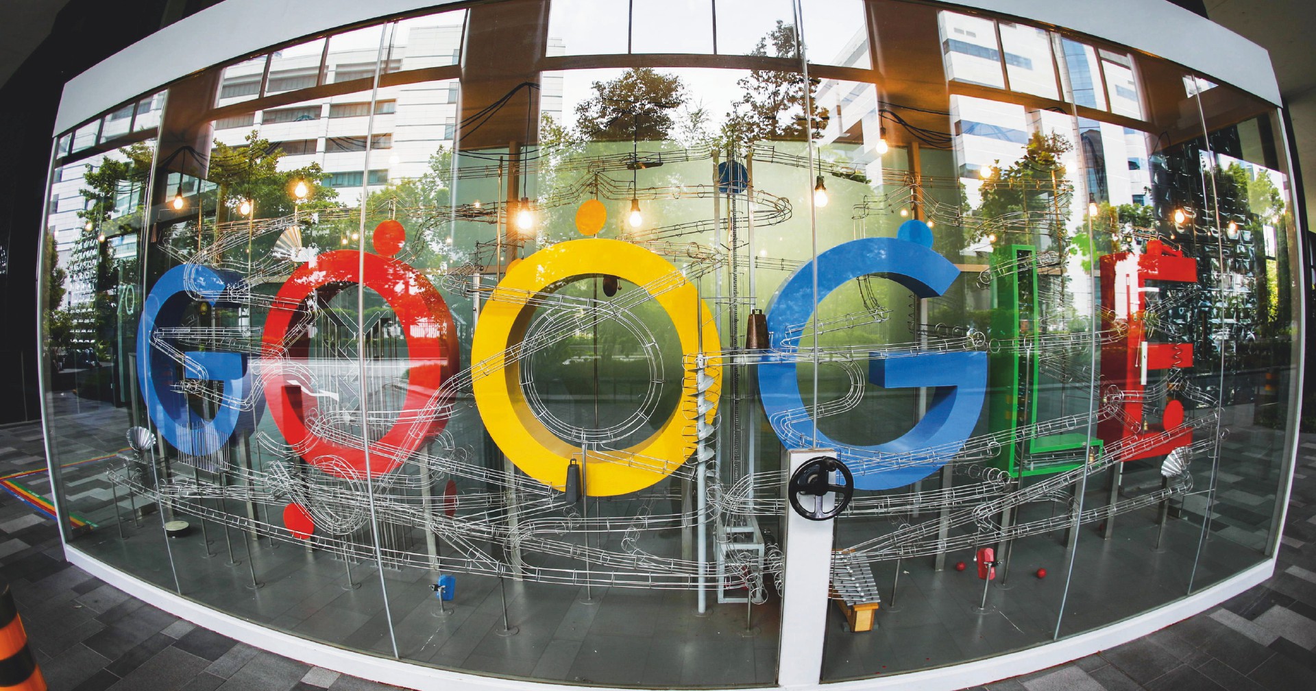 Google, multa Ue da 2,95 miliardi: abuso di posizione dominante nella pubblicità online. “Faremo ricorso” Google, multa Ue da 2,95 miliardi: abuso di posizione dominante nella pubblicità online. “Faremo ricorso”
