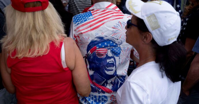 Trump parla di dittatori, resort, Artico, golfi e terre rare: il primo  mese di “The Donald”