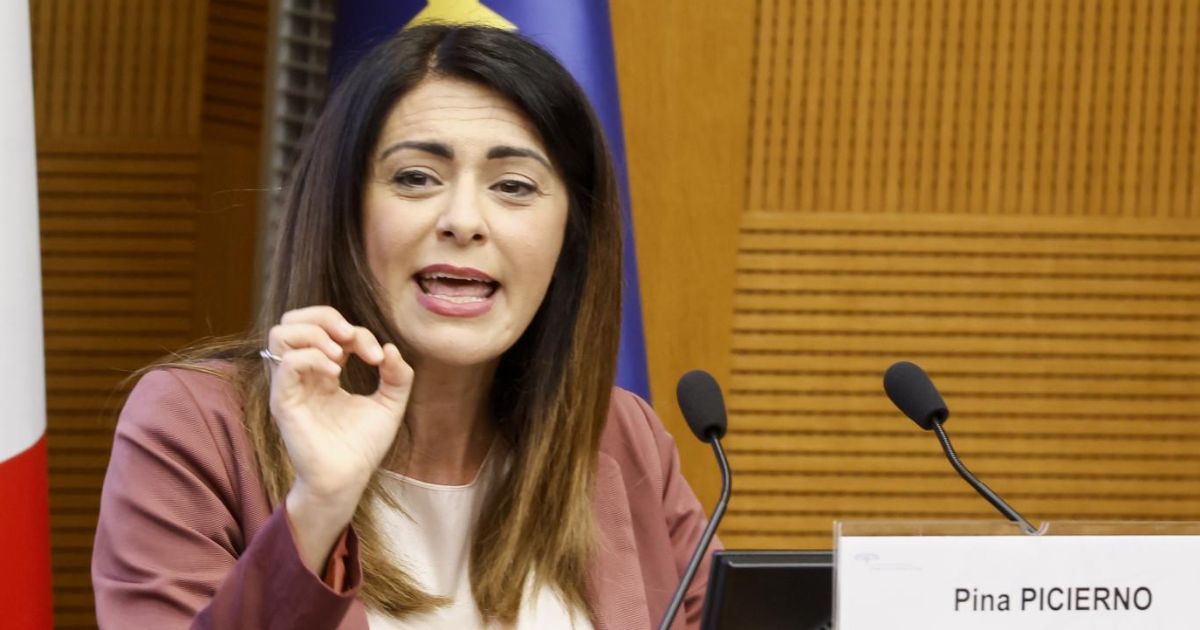 Ue, Picierno accusa: “Sintonia ritrovata tra Lega e M5s”. I 5 stelle: “Lei infiltrata dei fascisti nella sinistra”