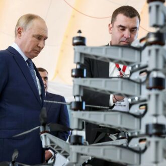 Copertina di Russia, tre anni di sanzioni (inutili): l’Ue insiste, gli Usa le tolgono