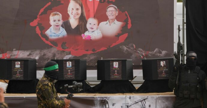 Show di Hamas sulle bare Bibi giura (altra) vendetta