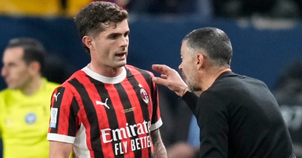 Milan, “scontro tra Pulisic e Conceiçao, l’americano ha chiesto la cessione”. Ma lui nega tutto: “Non ho mai litigato con il mister”