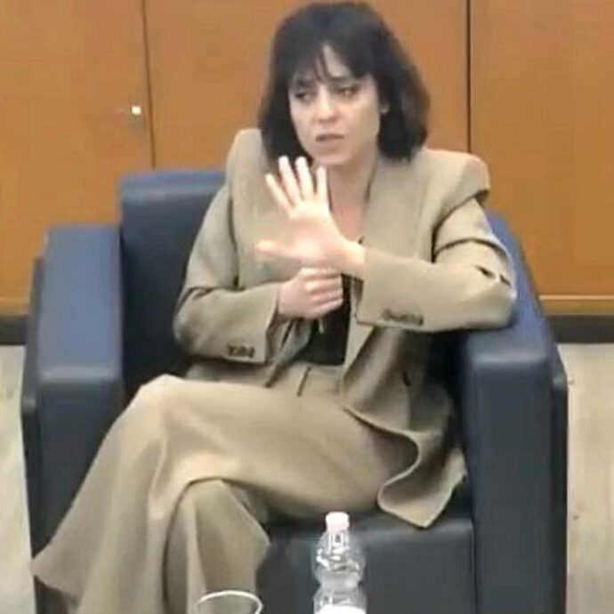 “Ingrata”, “Non ti devo nulla”, “Volgare e malmostosa”: scintille tra Mariolina Venezia e Vanessa Scalera. Botta e risposta al vetriolo alla presentazione di Imma Tataranni