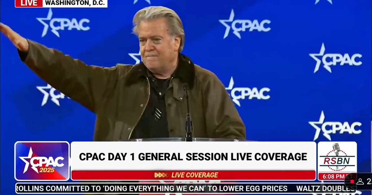 Il saluto romano di Steve Bannon alla Conferenza dei conservatori Usa: il video