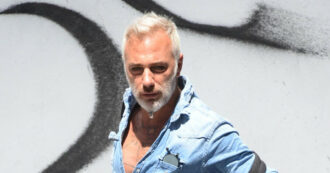 Copertina di Gianluca Vacchi rischia il processo: la sua villa in Sardegna da 15 milioni di euro “è in un’area a rischio frana”