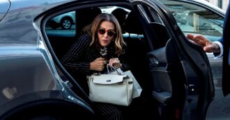 Copertina di Hermès false: Santanchè rischia se non fa denuncia