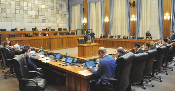 Più stipendi e diaria per sindaci e assessori: la piccola Valle d’Aosta tenta il grande blitz