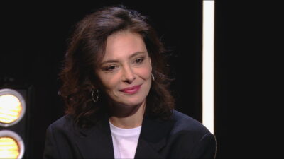 Copertina di “Essere madri o non esserlo, essere incasinate o risolte. Tutti i comportamenti sono ammessi: dirlo è un atto politico. Ho lavorato tanto, verrà il momento per una pausa”: parla Jasmine Trinca