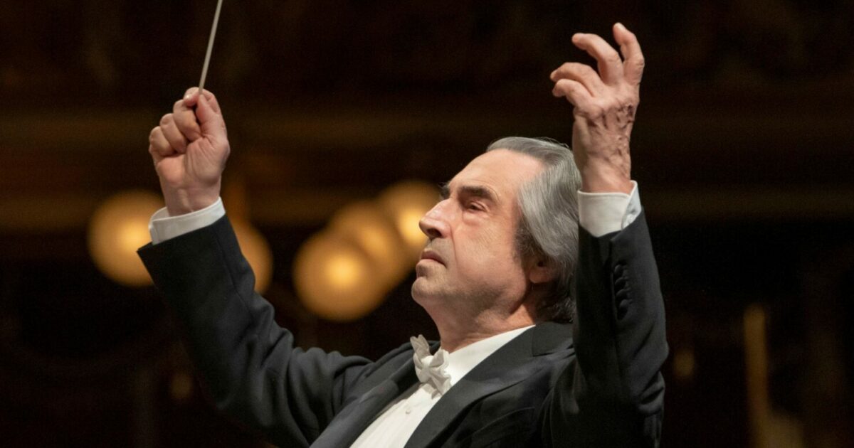 “Mi sento un padre in pectore dei Wiener Philharmoniker”: il maestro Riccardo Muti festeggia al Teatro alla Scala 50 anni ininterrotti sul podio