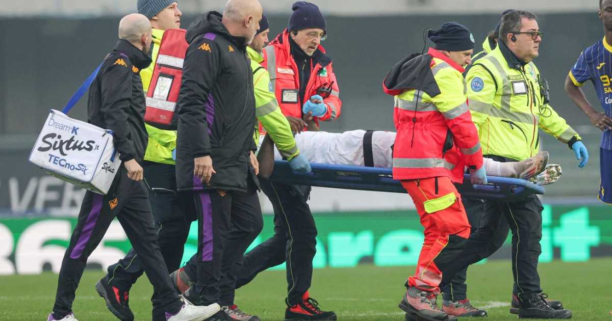 Kean si accascia in campo: portato via in ambulanza. Poco prima una botta al volto