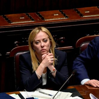 Copertina di Meloni anti-larghe intese. Salvini e Tajani litigano.  E scoppia la grana del G7