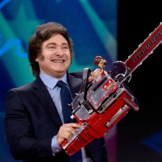 Copertina di Tutti i guai di cripto-Milei. Dà fregature ai seguaci e sui conti sta barando