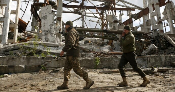 Offensiva russa nel Kursk, ipotesi ritiro di Kiev: “Evitare accerchiamento”. Salvini: “Piano Ue? Perplesso, no debito per le armi”