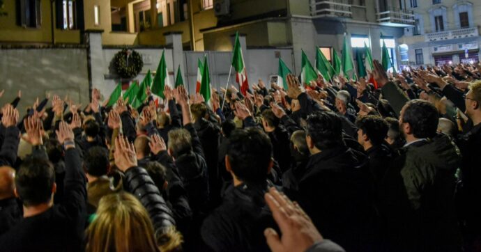 “I saluti romani non sono un reato”