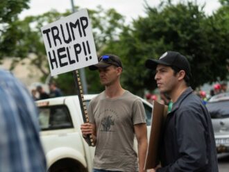 Il paradosso di Trump: piace agli africani nonostante l’autogol del ‘bacio dei glutei’