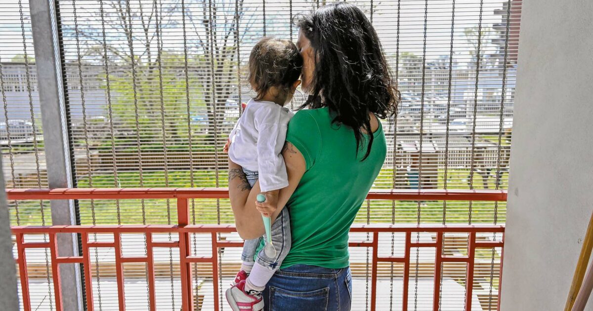 Madri detenute, viaggio nell’Icam di Lauro: “Qui posso scontare la pena con mio figlio”