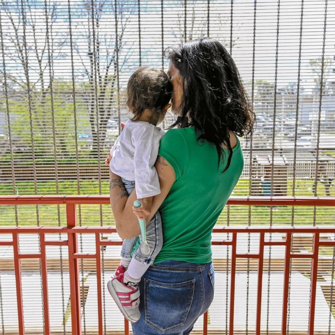 Madri detenute, viaggio nell’Icam di Lauro: “Qui posso scontare la pena con mio figlio”