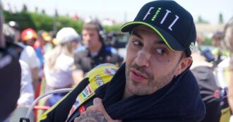 Copertina di Paura per Andrea Iannone, sfiorato l’incidente con Razgatlioglu in Superbike: “È stato spaventoso” | Video