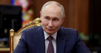 Copertina di Zelensky pronto a parlare solo con Putin. Il presidente russo: “Chi impone sanzioni è deficiente”. Macron: "Kiev sa che non potrà riavere tutti i  suoi territori"