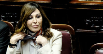 Copertina di Daniela Santanché, i pm: “Il processo Visibilia a rischio prescrizione” dopo rinvio a settembre dell’udienza