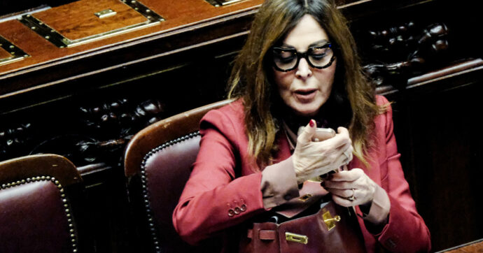 Cosa dice il discorso del tacco 12 di noi italiani come popolo